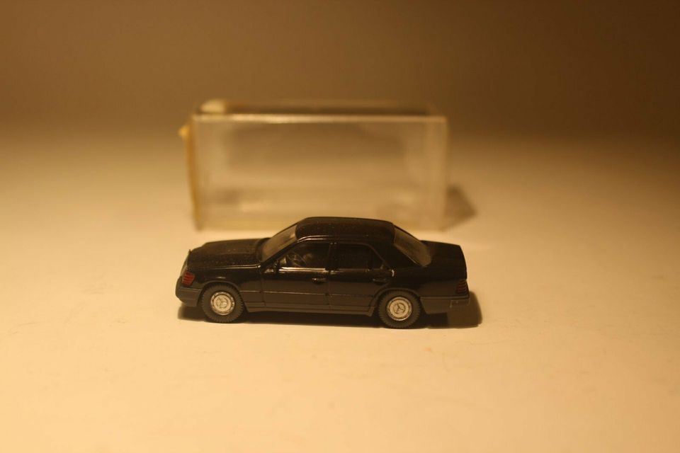 Wiking 13153 Mercedes 260E in schwarz / innen grau OVP 1:87 in Wildberg