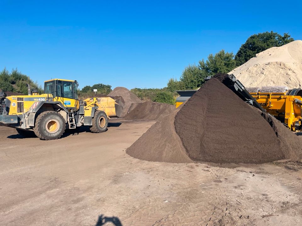 Sandiger Mutterboden Muttererde Oberboden Erde Humus Rasenerde in Schloß Holte-Stukenbrock