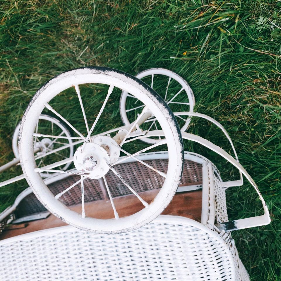 Antiker Kinderwagen 30er/40er mit kleinen Mängeln in Limburg