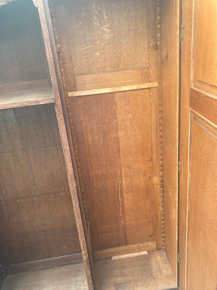 Jugendstil Schrank Holz antik in Wesseling