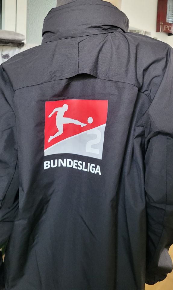 Puma Regen/Windjacke 2. Bundesligadruck, Größe M, Rückendruck Neu in Dresden