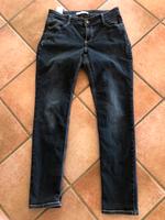 Jeans MAC dunkelblau Größe 42/32 Nordrhein-Westfalen - Overath Vorschau