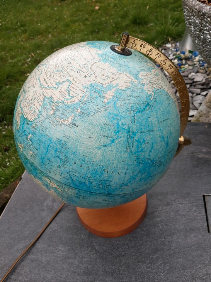 Beleuchteter Globus von Scanglobe, in Neumünster