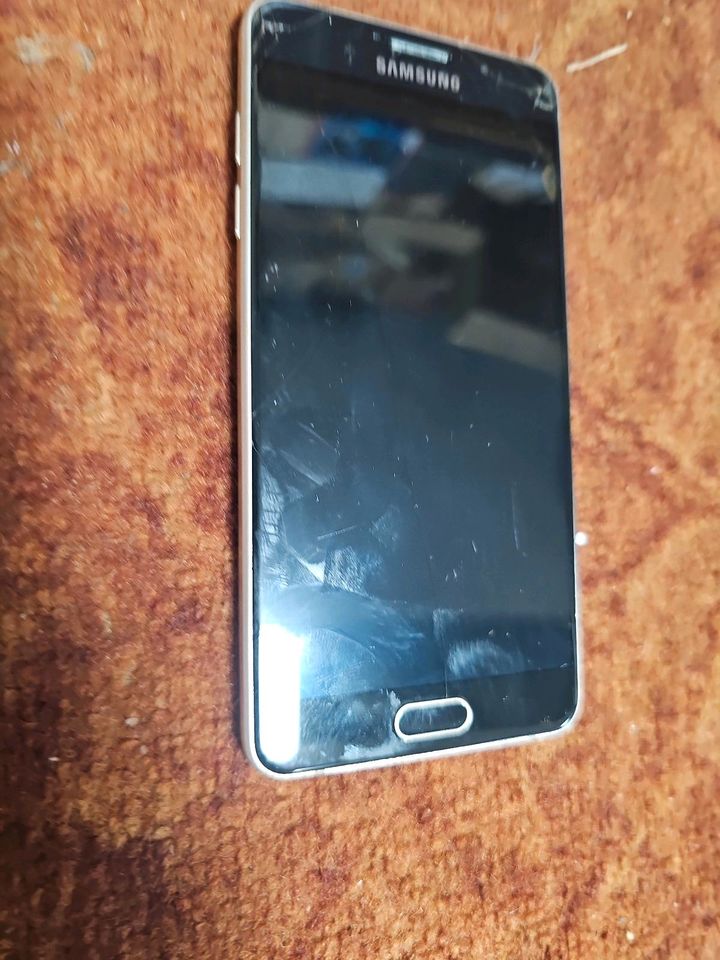 Handy Samsung A3 defekt zur Ersatzteilgewinnung /K3 in Frohburg