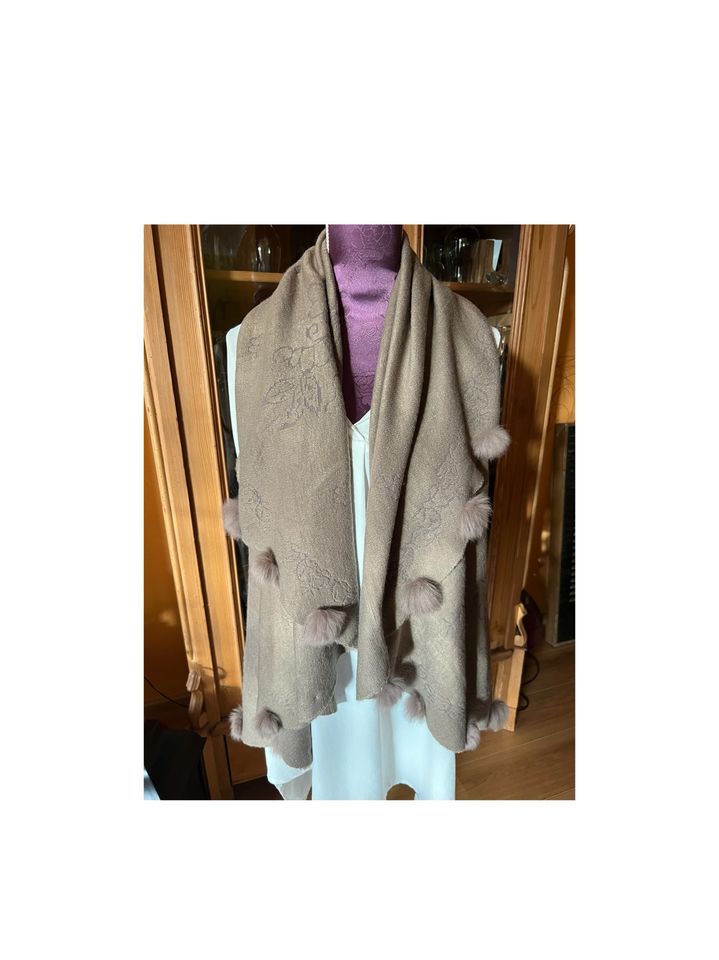 Poncho Weste Bommeln taupe Strickjacke Cardigan Angora Pom Pom in  Schleswig-Holstein - Henstedt-Ulzburg | eBay Kleinanzeigen ist jetzt  Kleinanzeigen