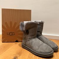 UGG Boots Bailey Button grey Gr. 39 Nordrhein-Westfalen - Euskirchen Vorschau
