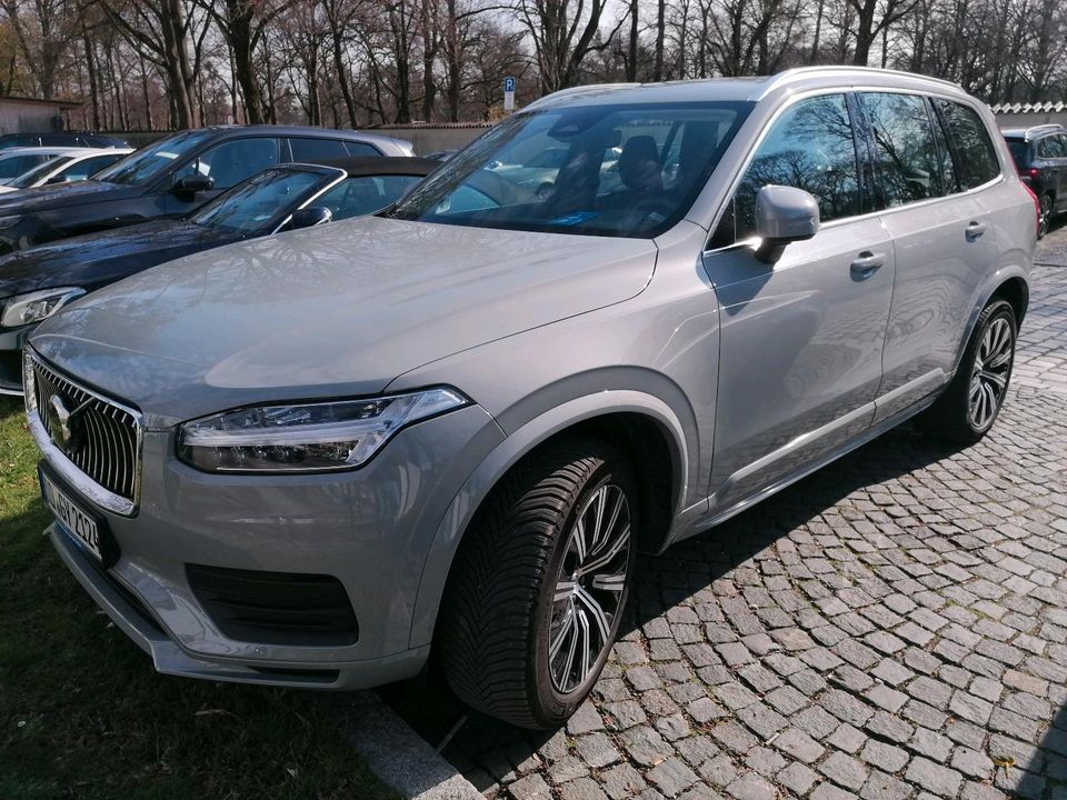 Volvo XC90 B5 AWD Core - NEU, HIGHLIGHTS, TOPZUSTAND, 20` in Vaterstetten