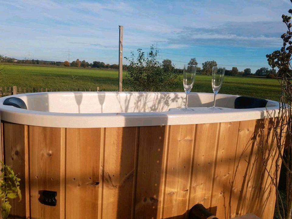 Achteckiger Badezuber Edelstahl Holzofen GFK Acryl Hot Tub Zuber Badefass Whirlpool Pool Sauna Fasssauna Garten Haus Erfurt Grill Kamin Brennholz Tiny House Terrasse Urlaub Ferienhaus Sauna Hochzeit in Erfurt