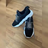 Moschino Teddy Bear low Sneaker nero schwarz 44 Designer Schuhe Hessen - Bad Homburg Vorschau