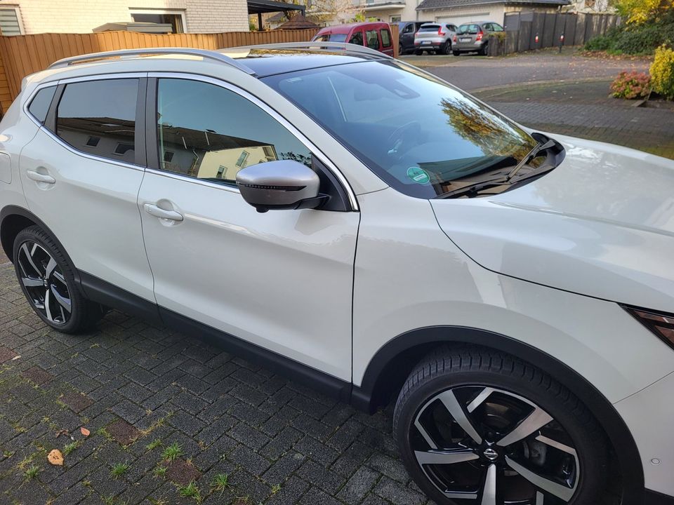 Nissan Qashqai DIG 1.3 Automatik 159 PS TEKNA+Bose in Bergisch Gladbach