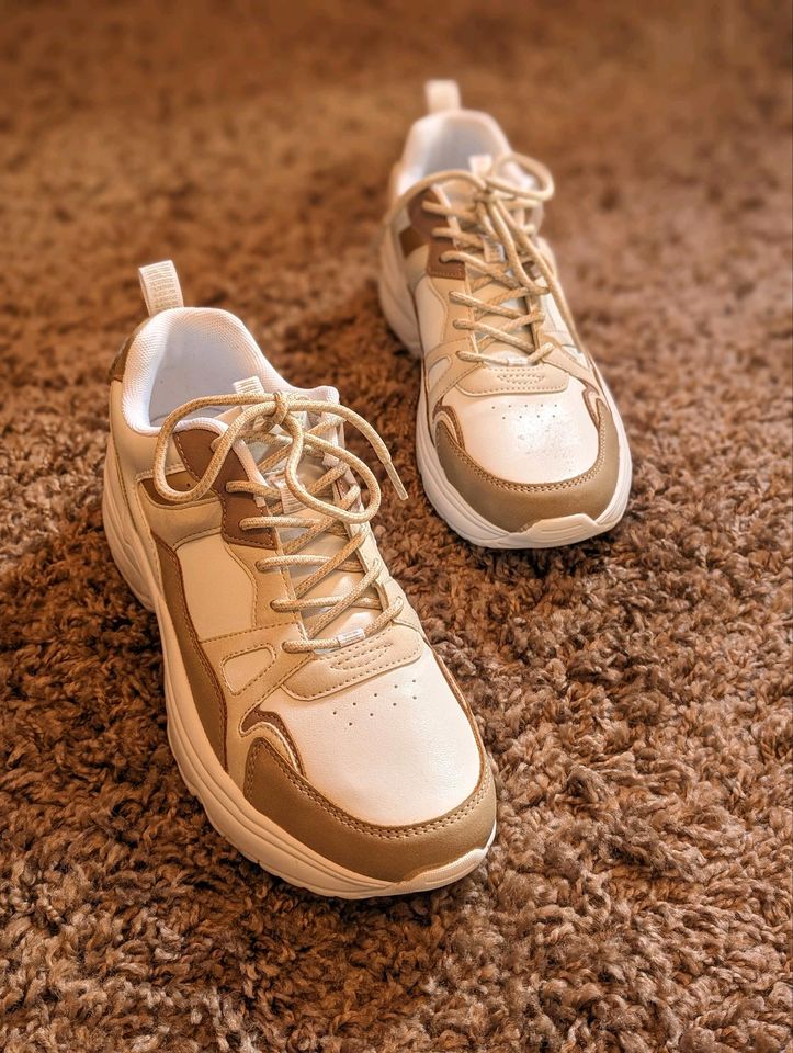 Sneaker neu weiß beige in Dormagen