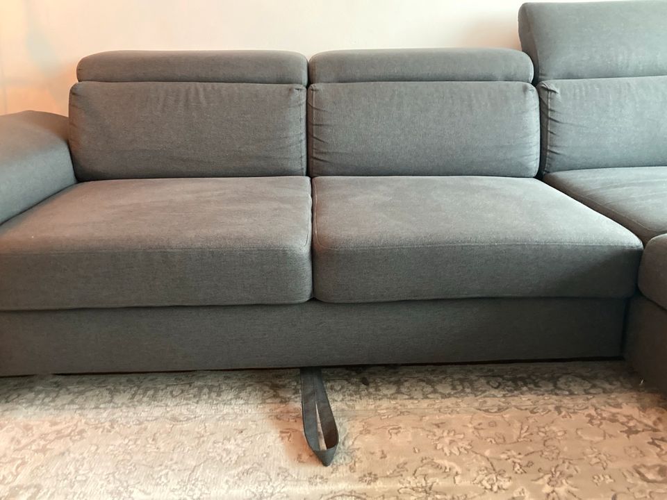 Graues L-Sofa | mit Stauraum | Schlafsofa in Freiburg im Breisgau