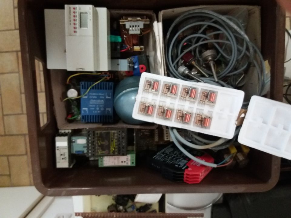 Elektrik Komponenten Analog Schaltschrank Steuerung Module in Hamburg