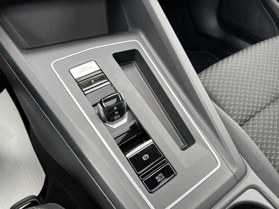 Volkswagen Golf VIII 1.5 eTSI/LED/AHK/Pano/Standh/ACC/R-Kam in Hünfeld