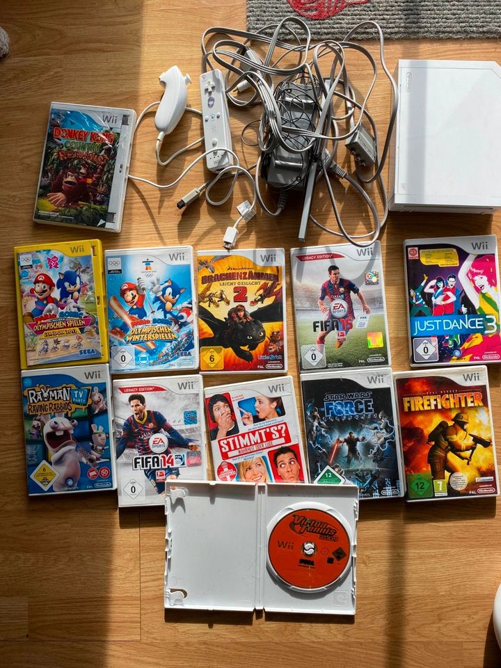 Nintendo Wii mit 12 Spielen u.a Mario, Donkey Kong uvm in Lüdenscheid