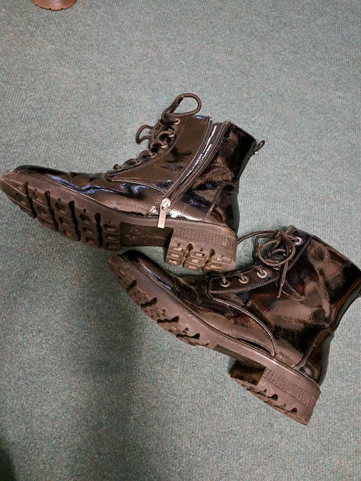 Schnürstiefel Tamaris schwarz Gr. 40 in Winterberg