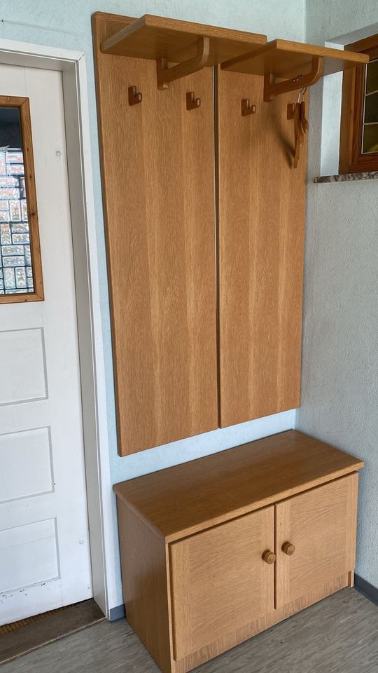 Garderobe mit Kommode aus Holz in Bad Urach