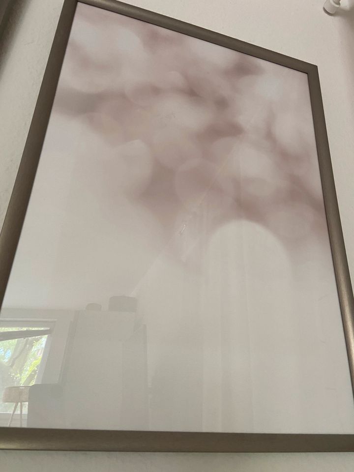 3 Bilderrahmen grau mit Bildern 53x73cm in Hamburg