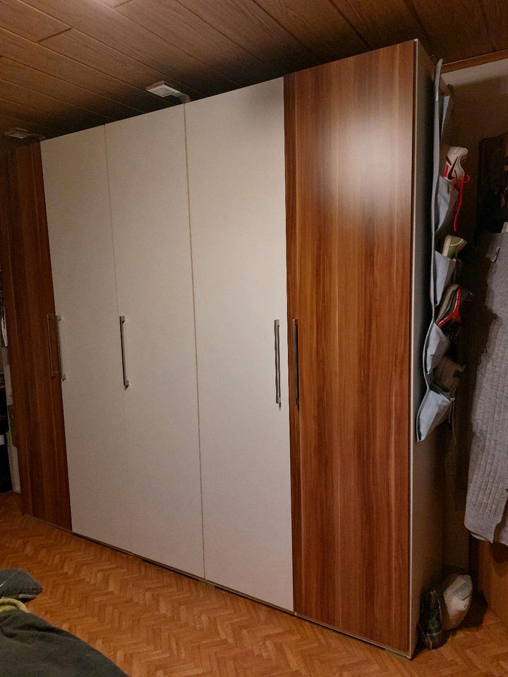 Kleiderschrank in Hoppstädten-Weiersbach