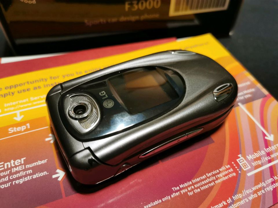 2x LG F3000 Handy Seniorenhandy Design Phone in Bottrop