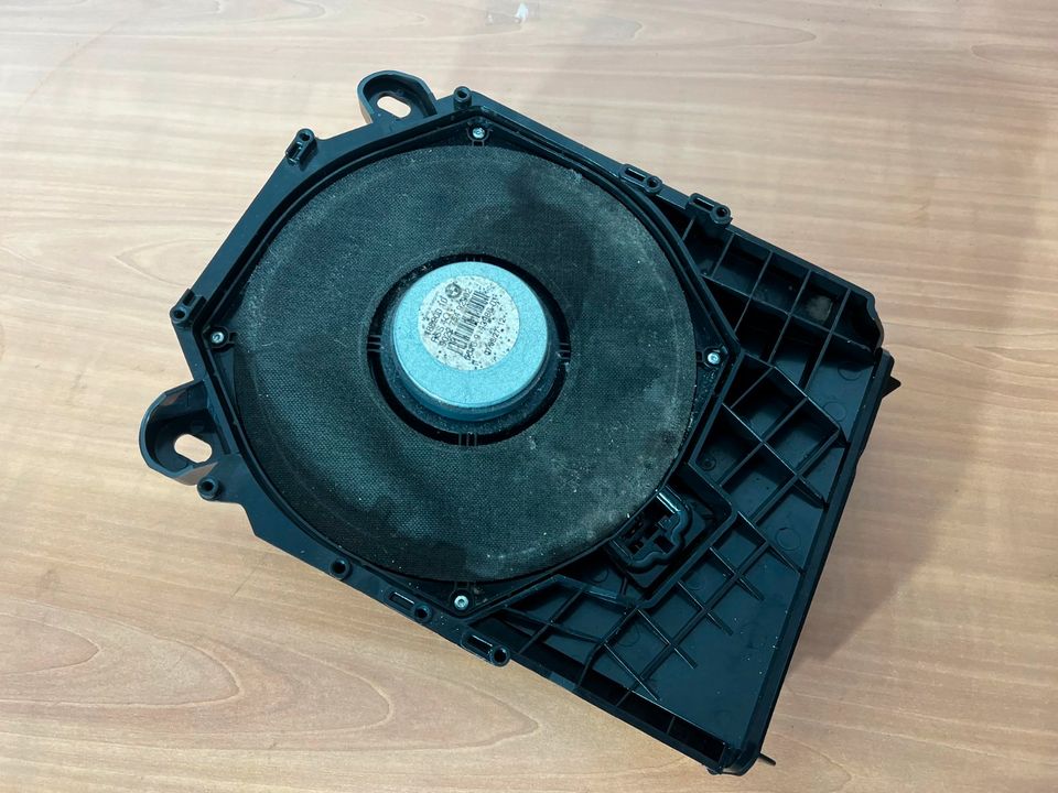 BMW 1er E87 3er E90 Zentralbass Subwoofer Lautsprecher 9143986 in Herborn