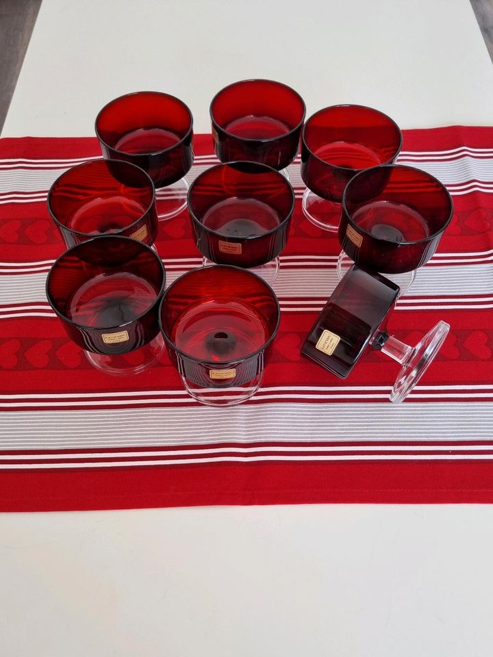 9 Vintage Rubinrote Gläser in Herne