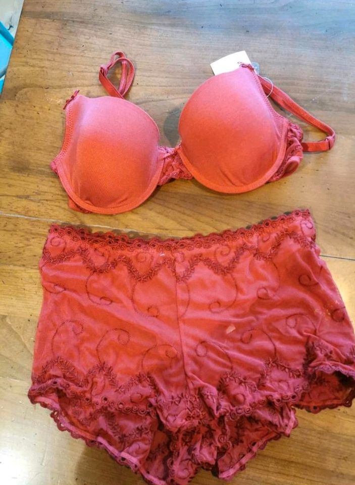 Rote Dessous Spitze 75c L BH String boxer in Traunstein
