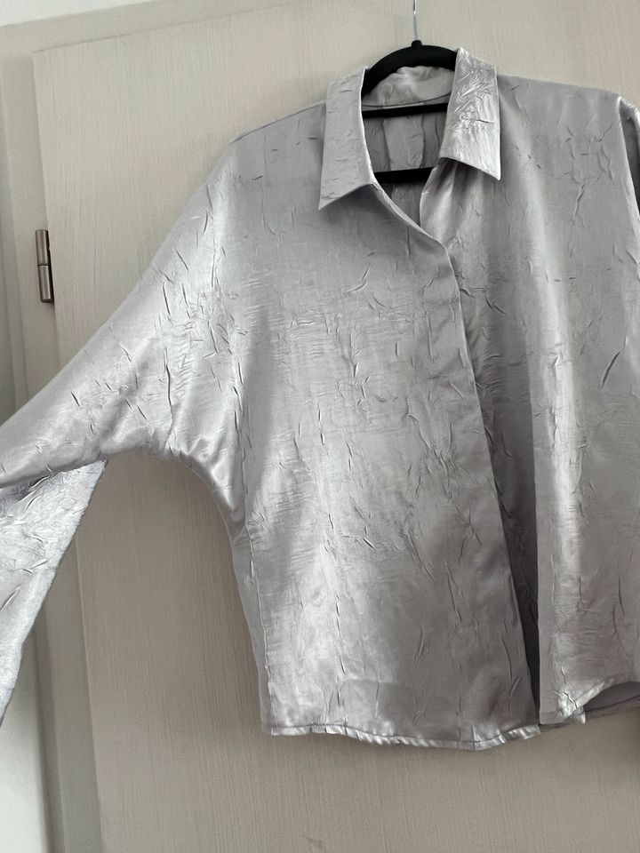 Damen Bluse satiniert Silber grau gr. M in Heideck