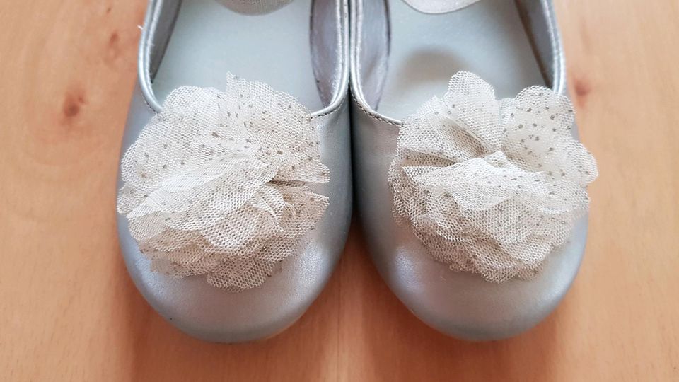 BALLERINA Gr. 30 ❤KATZE❤BLUME❤ Spangen Schuh ☆H&M☆ Silber in Bad Kreuznach