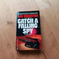 Englisches Buch von Len Deighton "Catch a falling spy" Hessen - Groß-Umstadt Vorschau