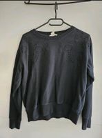 Schwarzer Pullover mit Blumenausschnitten Berlin - Marzahn Vorschau