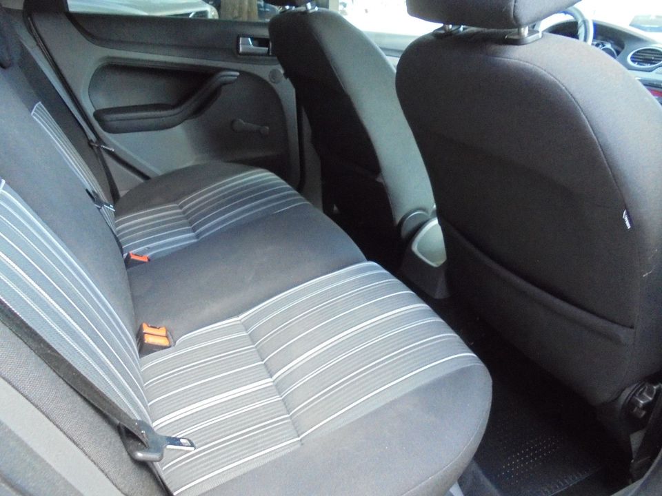 Ford Focus 1.6 Ambiente in Magdeburg