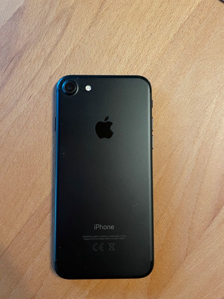 IPhone 7 38gb in schwarz an Bastler abzugeben in Himmelpforten