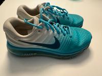 Nike AirMax Sneaker weiß türkis Größe 40,5 Hessen - Kelsterbach Vorschau