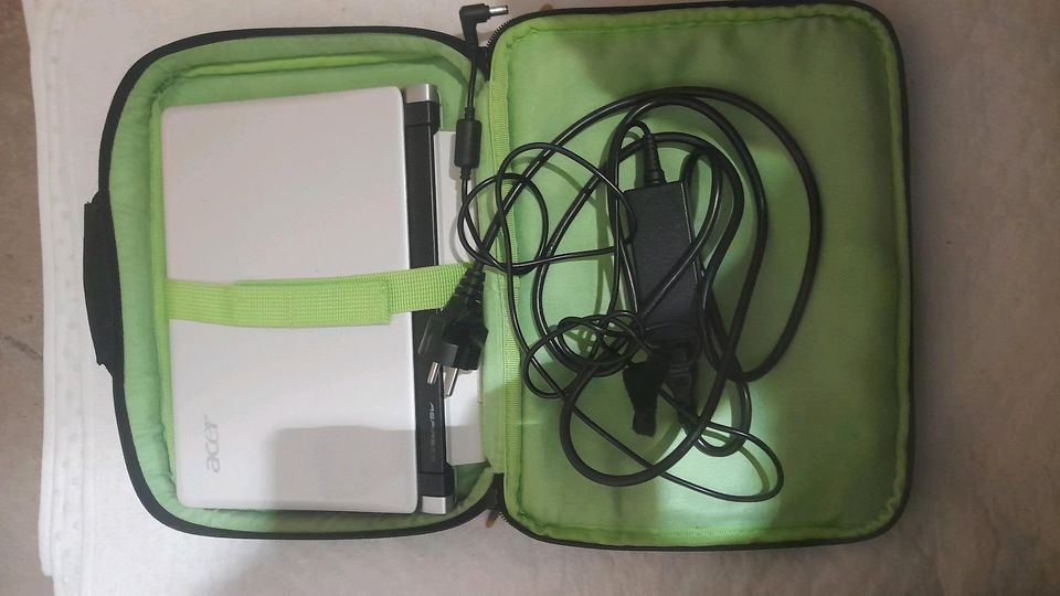 Kleiner Acer Laptop mit Tasche in Rostock