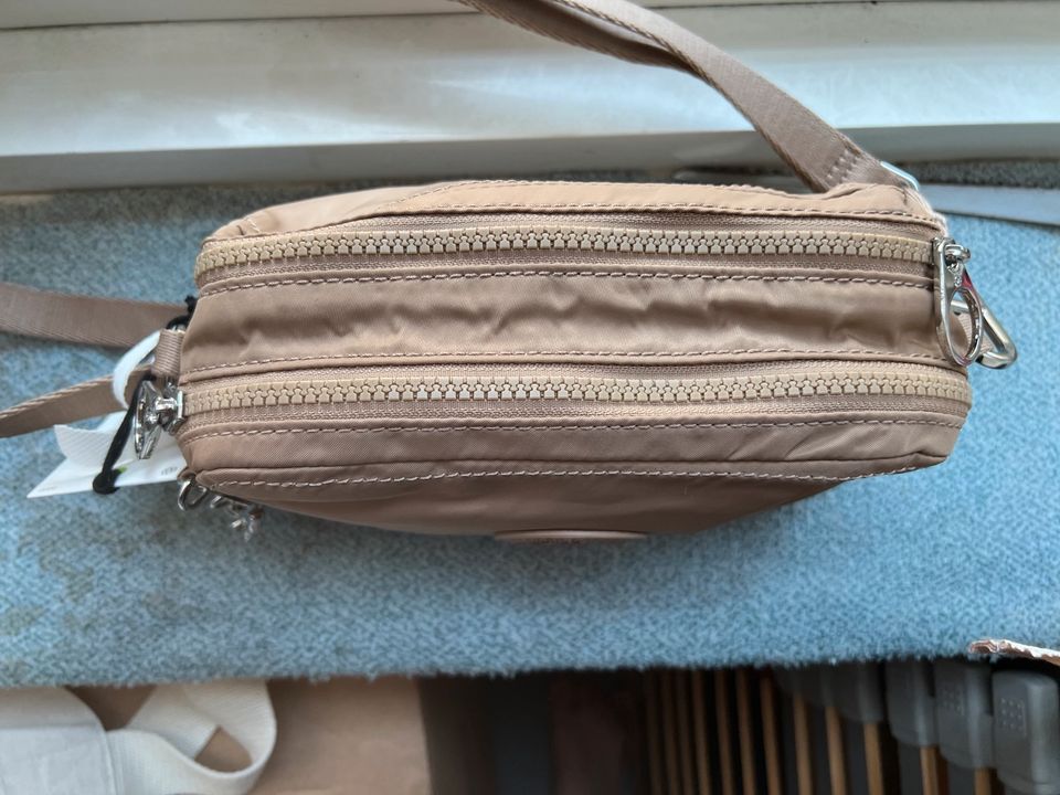 KIPLING Umhängetasche Tasche Lacoste Guess CK Buffalo L Credi in Berlin