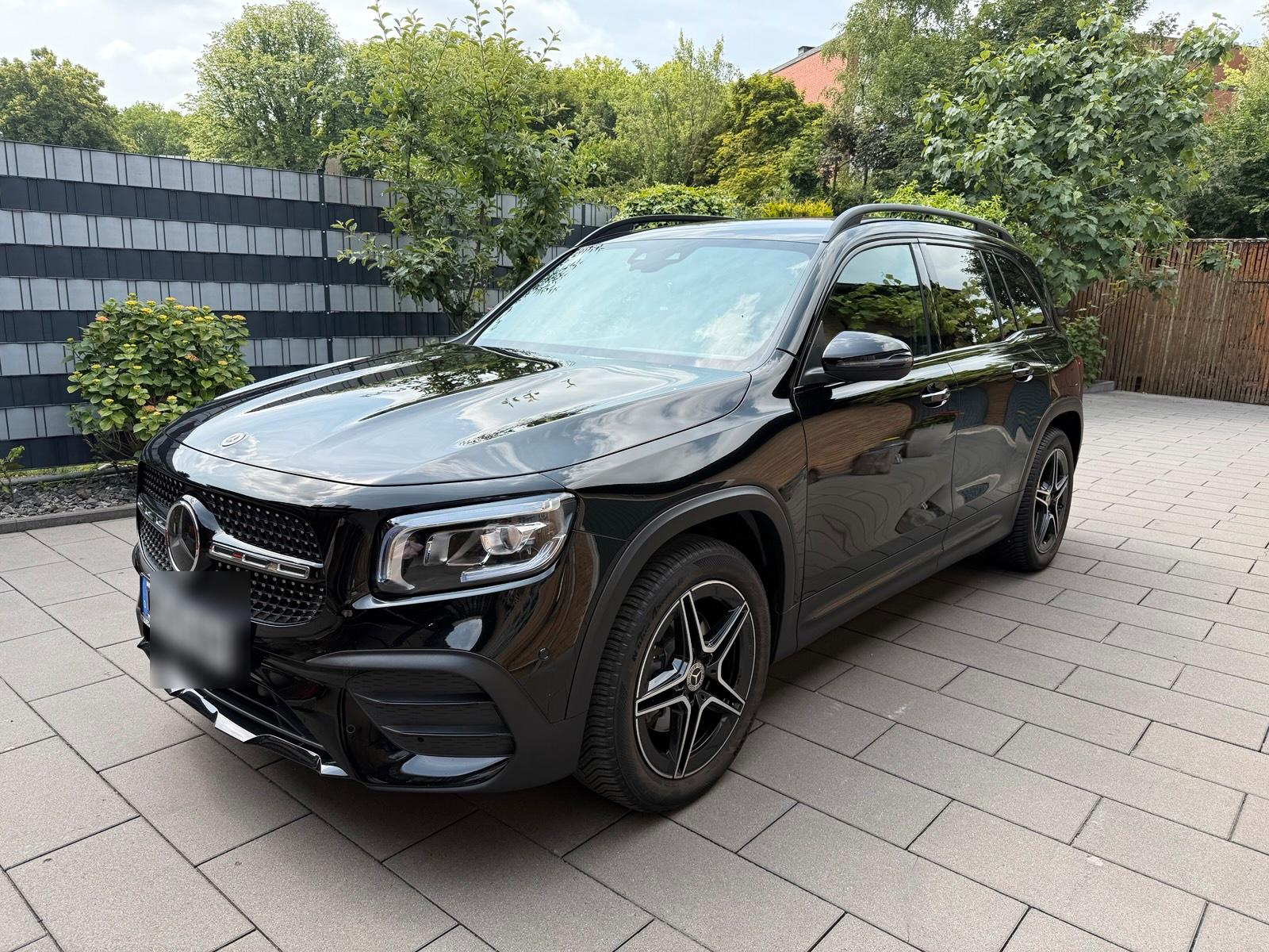Abbildung des Autos Mercedes GLB 220d  | AMG…