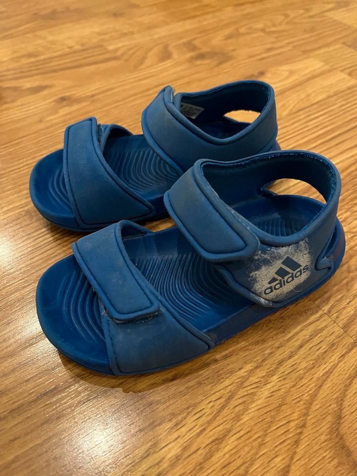 Adidas Badeschuhe Sandalen 21 in München