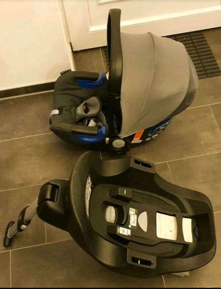 Babyschale Britax Römer Baby-Safe i-Size inkl. Zubehör/isofix in Venhaus