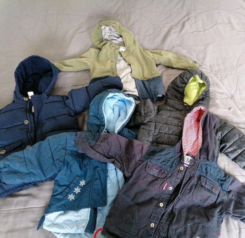 Paket Kleidung Kind Größe 80-86 (80 Teile) in Bergfelde