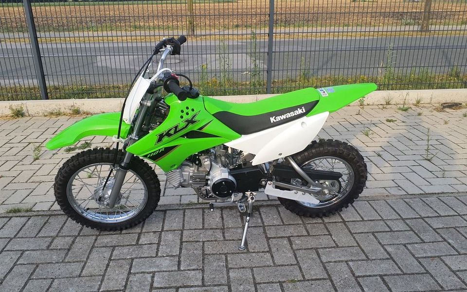 Kawasaki KLX 110 R VERSAND MGL + HELM in Bawinkel