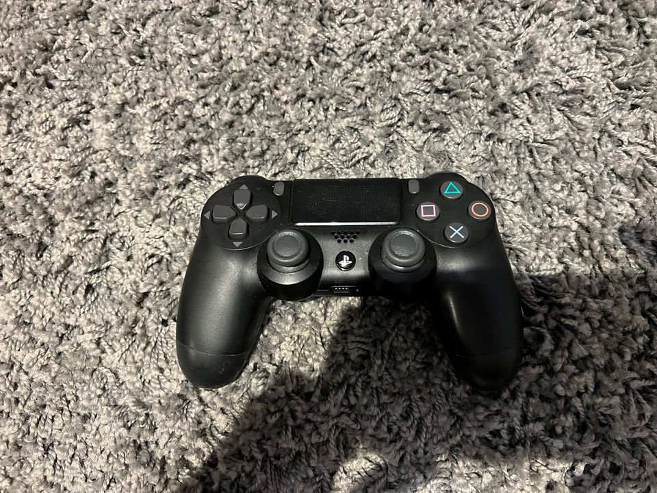 PS4 Pro, 1TB, 4K HDR, 1 Controller, HDMI u. Netzkabel inkl. in Neumarkt i.d.OPf.