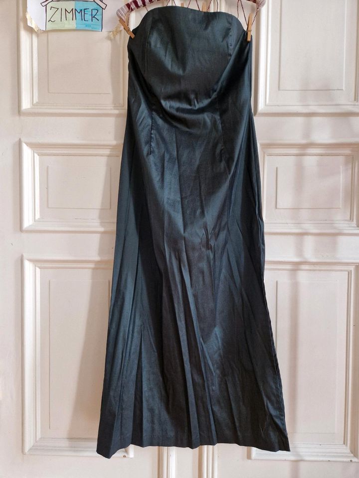 Mexx Festkleid schulterfreies Kleid schwarz glänzend Gr. 42 in Berlin