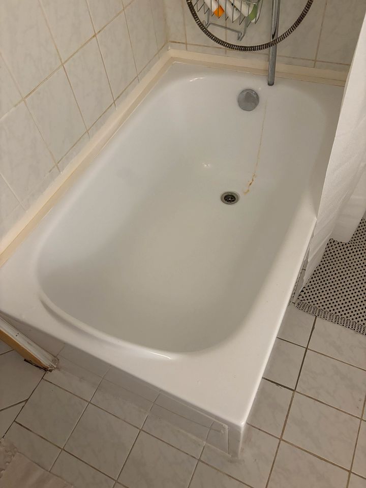 Badewanne aus Kunststoff in Hamburg