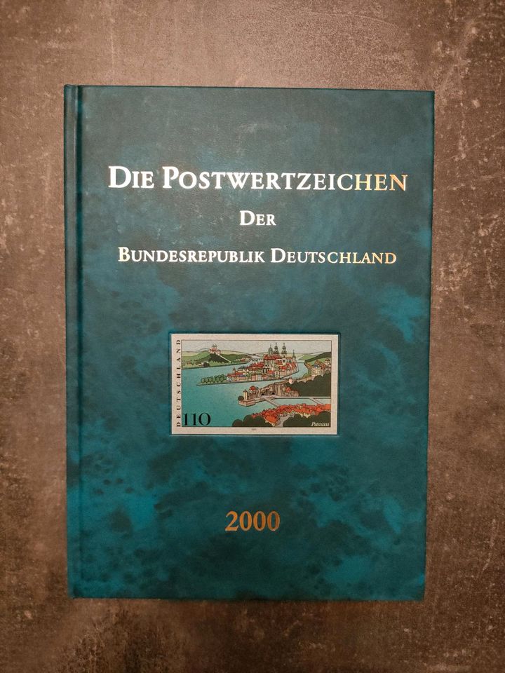 Briefmarkensammlung "Die Postwertzeichen der BRD 2000" in Deggendorf