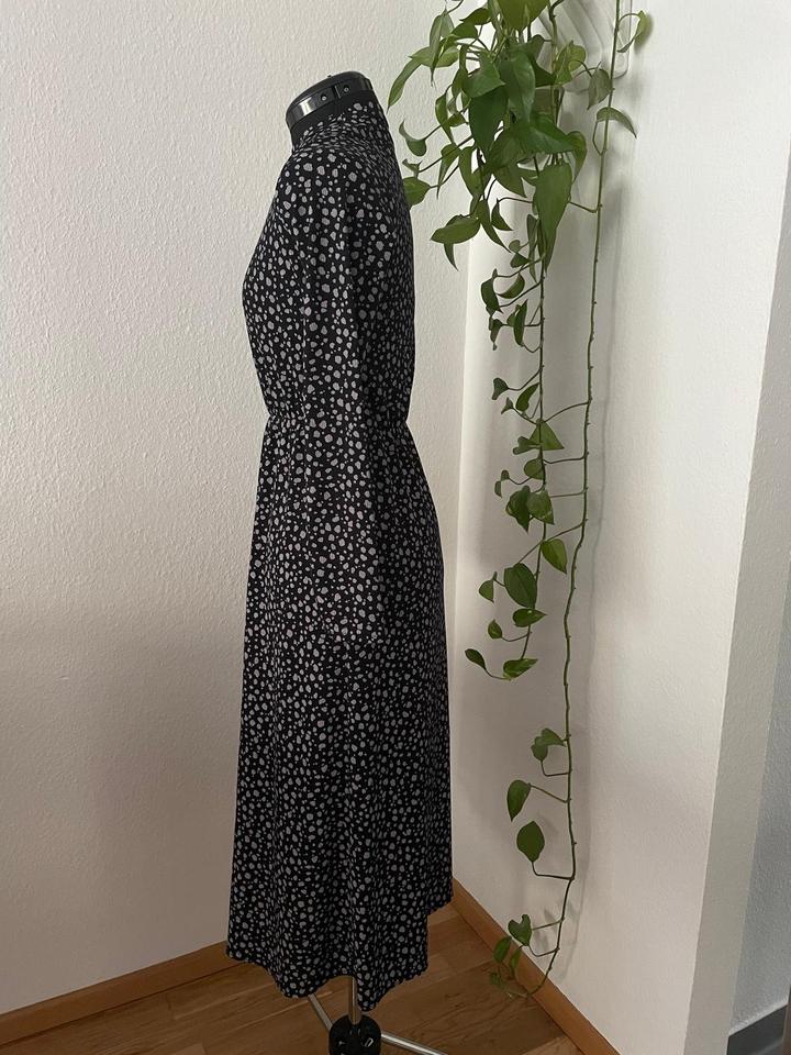 Pretty Little Thing Kleid langarm schwarz mit Tupfen Gr. 36 in Stuttgart