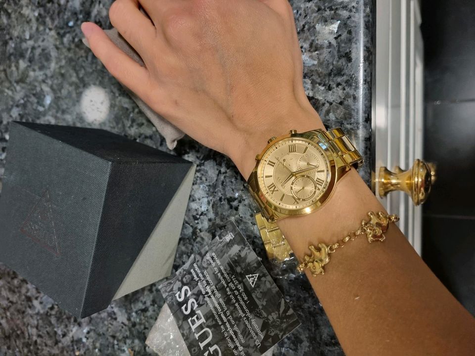 Guess Damen Armbanduhr Solar mit Edelstahl Gold Edel in Tostedt