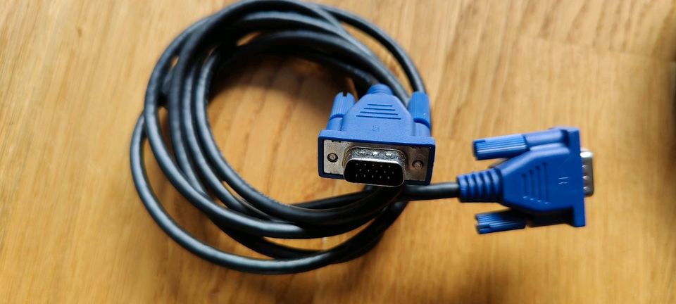 4x HDMI-Kabel + 1x VGA-Kabel + 1x DVI-Kabel + Adapter in München