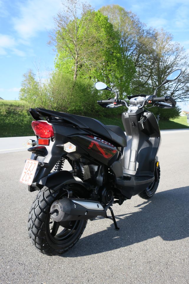 SYM Crox 50ccm Roller,25kmh Mofa gedrosselt,zieht gut!!! in Weiler-Simmerberg