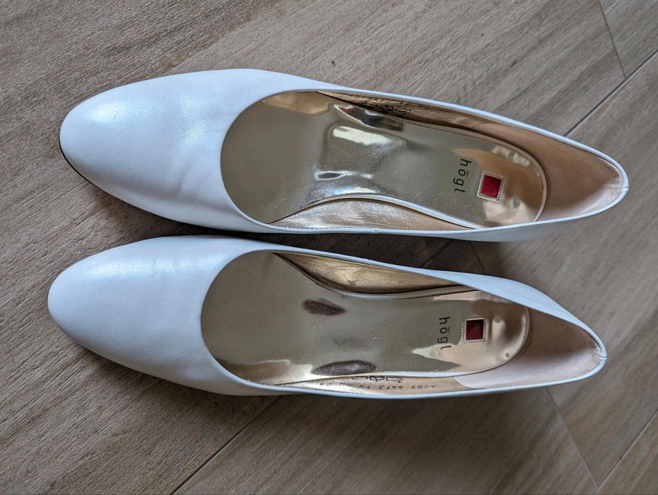 NEU Högl Brautschuhe Pumps aus Leder, creme, perlmutt, Gr. 40 in Bayern -  Unterhaching | eBay Kleinanzeigen ist jetzt Kleinanzeigen